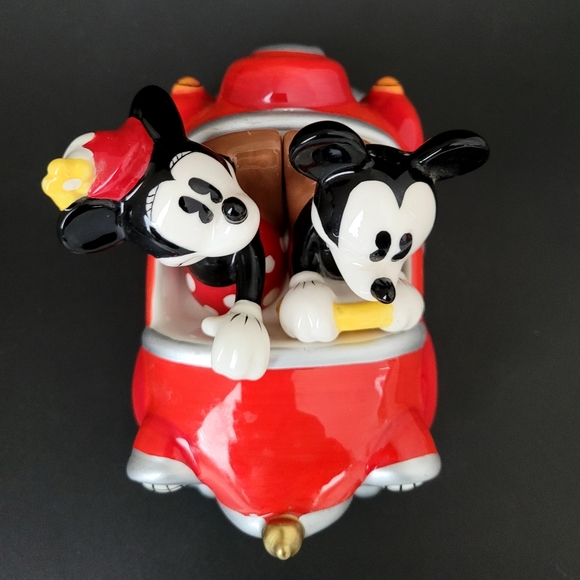 Minnie and Mickey Mouse retro car Disney salt and pepper shaker set - Picture 11 of 11